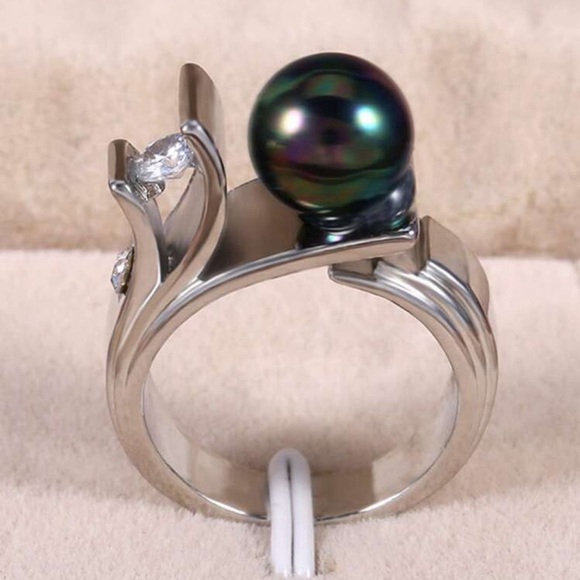 BRIDAL WEDDING ENGAGEMENT RINGS - Picture 4 of 9